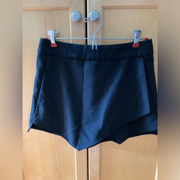 Aqua Pants - AQUA Asymmetrical Black Skort Size Medium (like new)